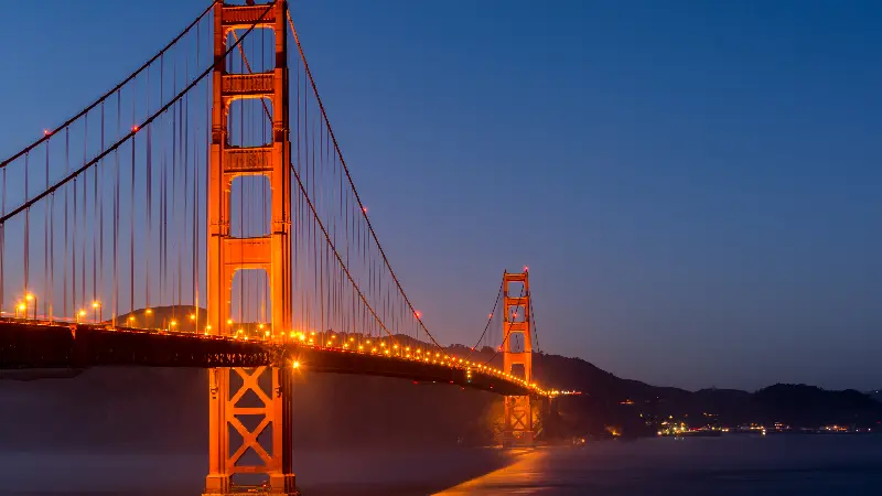 Golden Gate Bridge at night