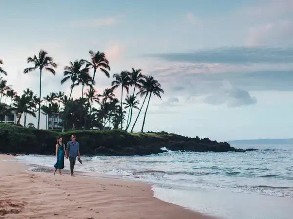 Couple walking along the beach at Wailea Beach Resort