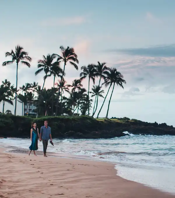 Couple walking along the beach at Wailea Beach Resort